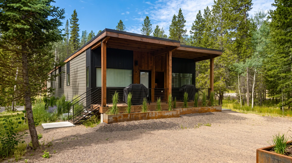 Finished modular rental with a covered porch among pines in Island Park, Idaho